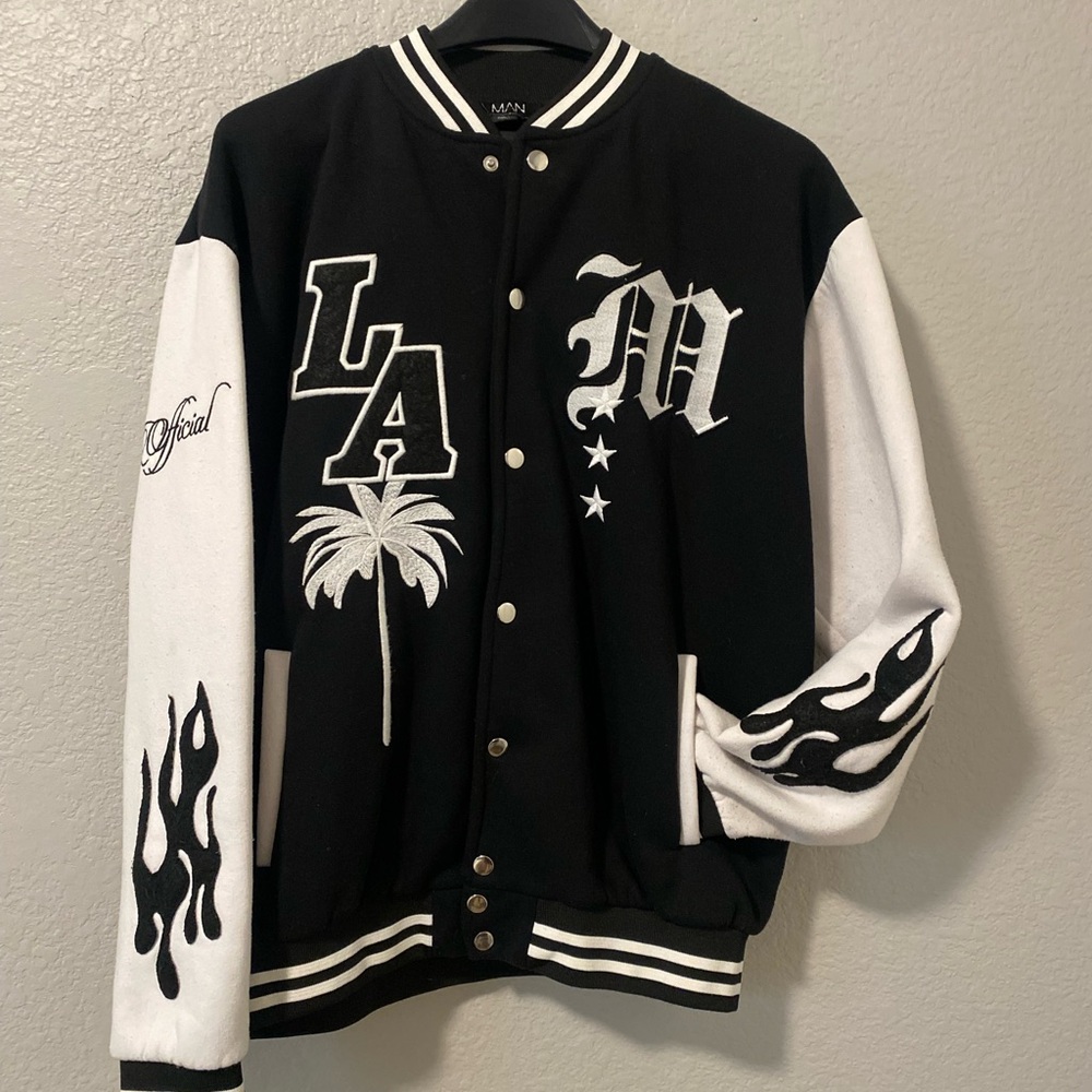 LA boohoo Man Varsity Jacket (S)